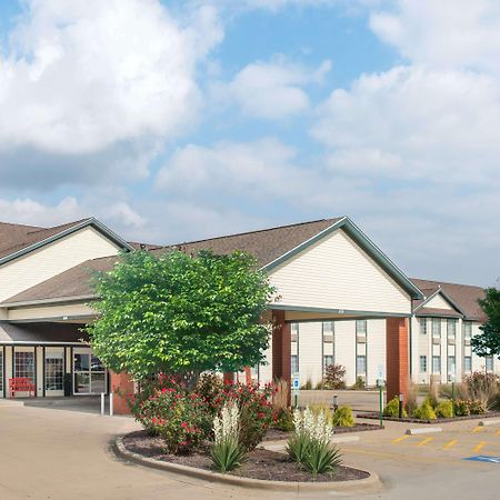 Hotel Ramada By Wyndham Springfield North Exterior foto