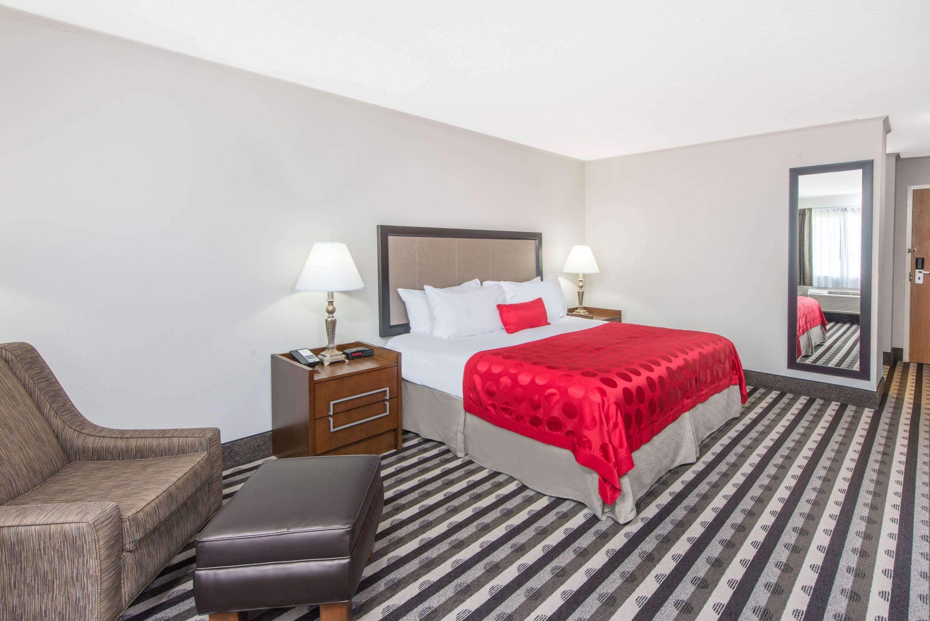 Hotel Ramada By Wyndham Springfield North Exterior foto
