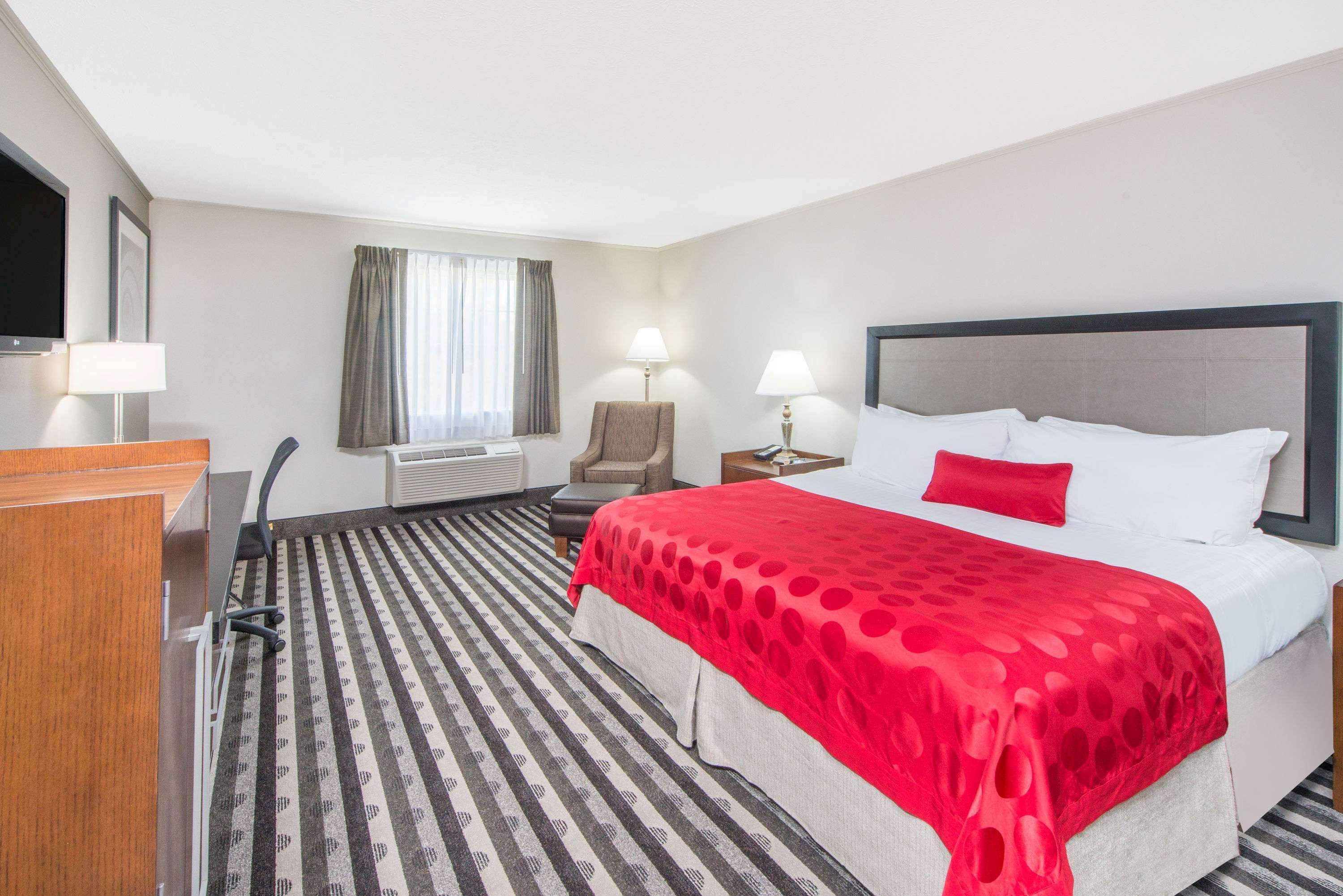 Hotel Ramada By Wyndham Springfield North Exterior foto