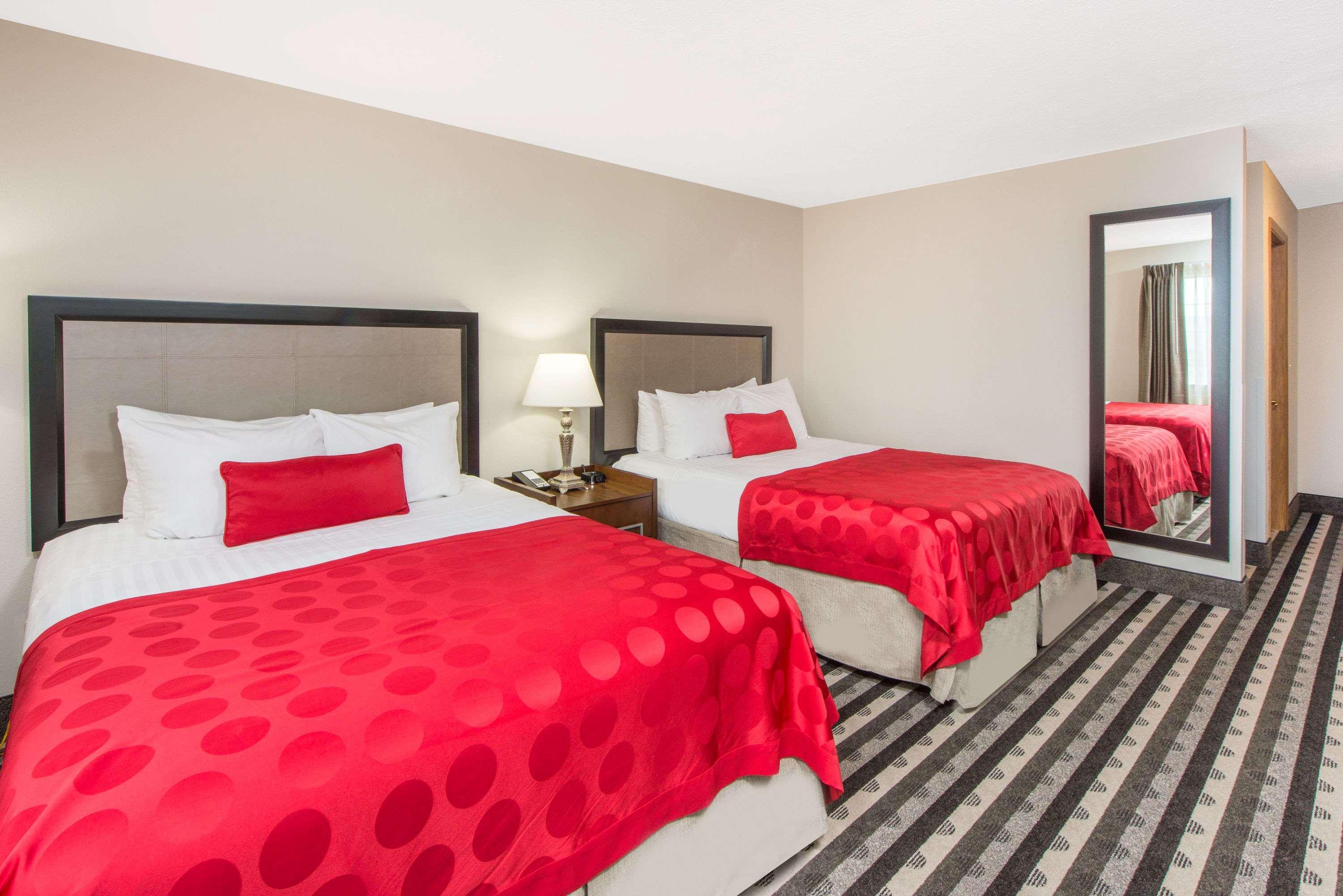 Hotel Ramada By Wyndham Springfield North Exterior foto