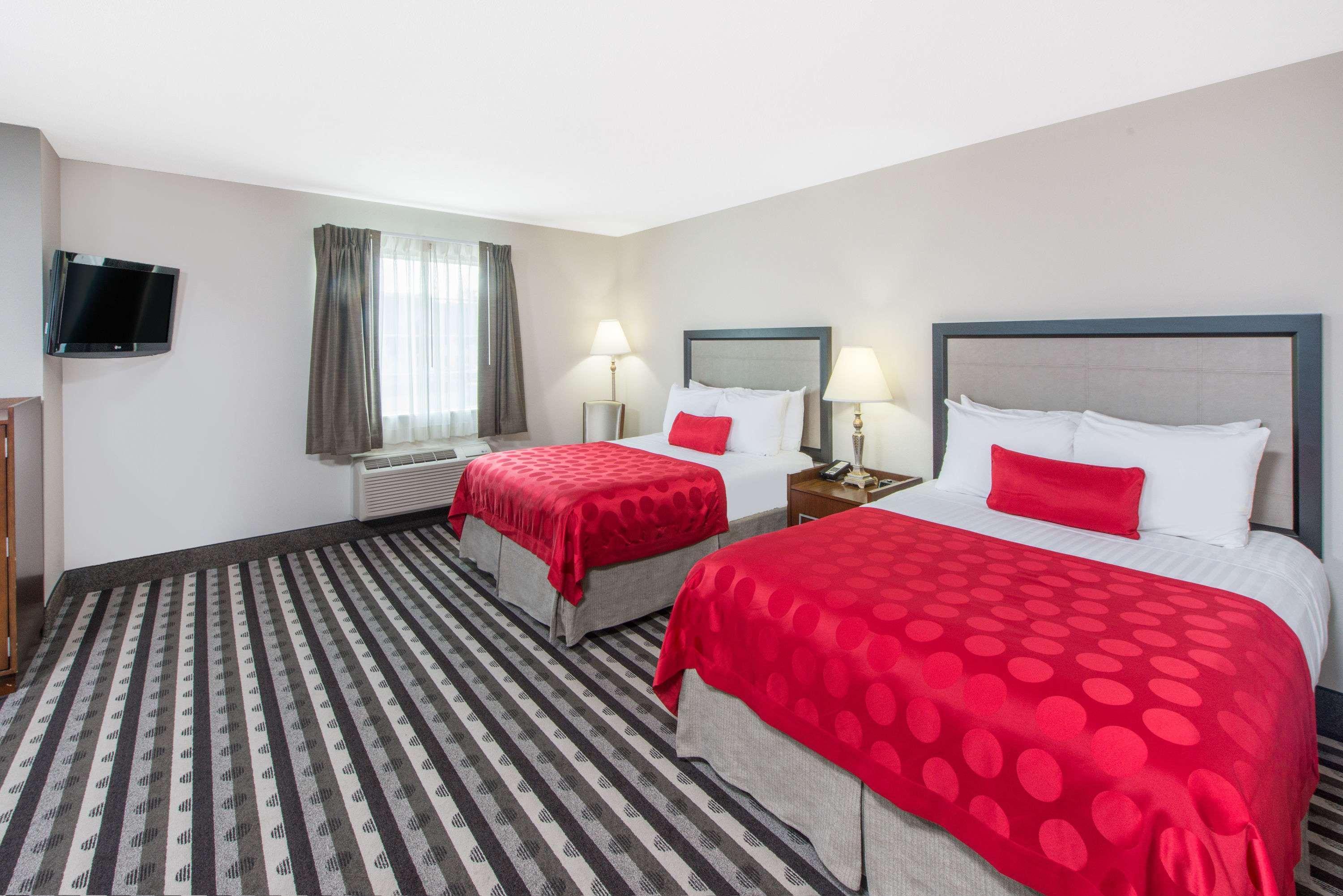 Hotel Ramada By Wyndham Springfield North Exterior foto