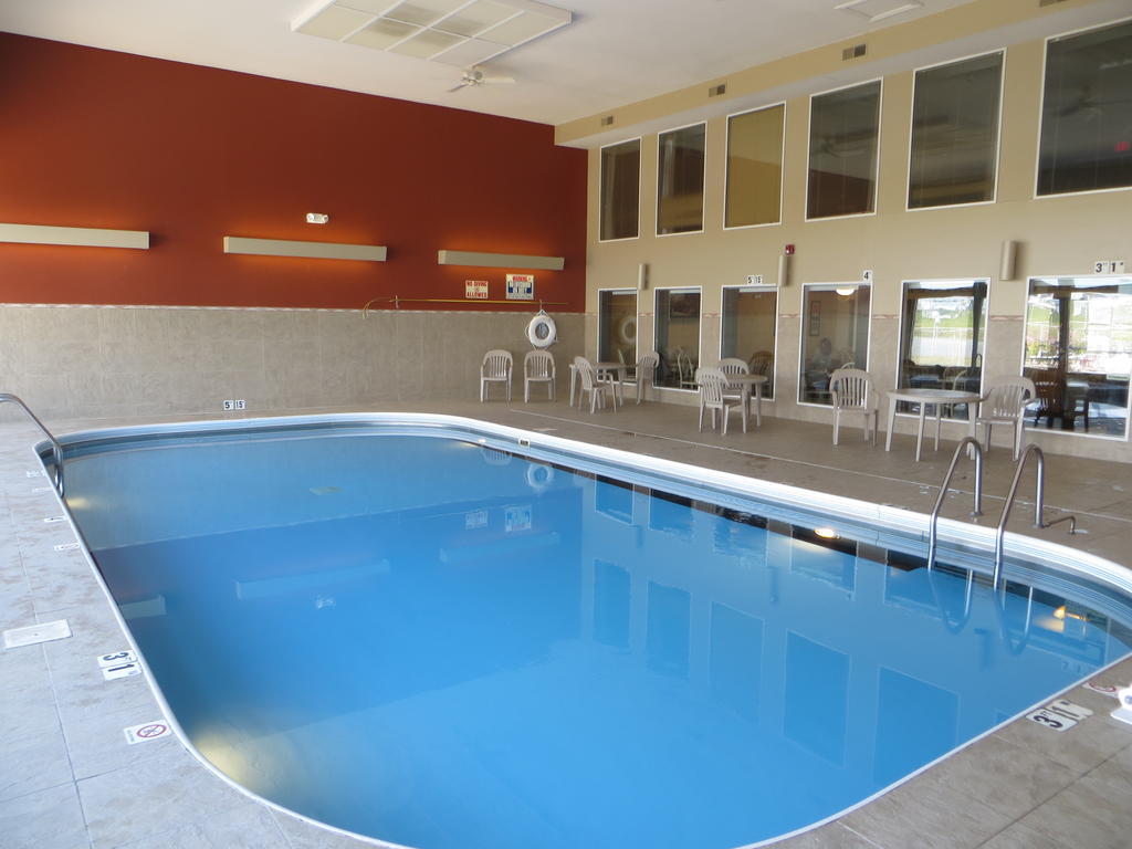 Hotel Ramada By Wyndham Springfield North Exterior foto